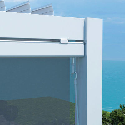 Außengartenpergola mit verstellbarem Aluminium-Lauver-Dach und bioklimatischem Design