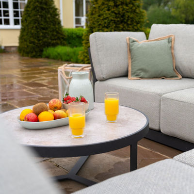 Rundes Couchtisch- und Sofa-Set AJUNION Luxusmodernes Allwettergewebe für den Innenhof