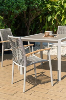 Genießen Sie frische Mahlzeiten mit AJUNION Luxus Aluminium Garten Set und Seil Weave Sessel