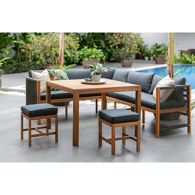 Outdoor-Esszet mit Massivholz-Ecksofa und 3-Sitzer-Bank für entspannende Mahlzeiten