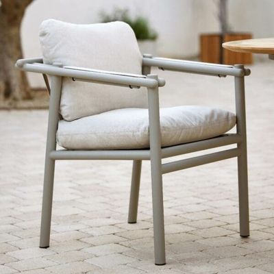 Minimalistisches Outdoor-Esszet AJUNION Luxus-Aluminiummöbel für Garten oder Cottage