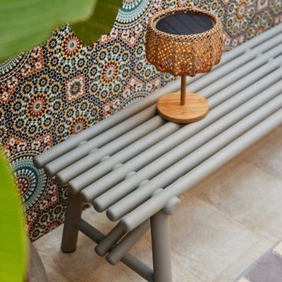 Minimalistisches Outdoor-Esszet AJUNION Luxus-Aluminiummöbel für Garten oder Cottage