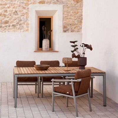 Minimalistisches Outdoor-Esszet AJUNION Luxus-Aluminiummöbel für Garten oder Cottage