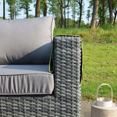 Modernes Rattan-Garten-Set mit Sektorausstattung