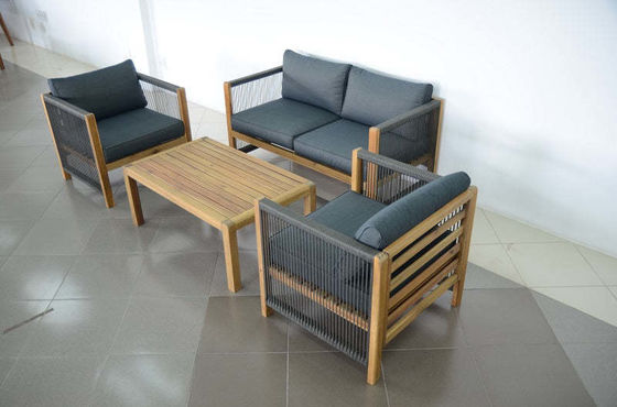 Außenmöbel mit Holz-Stuhlen und PE-Rattan-Gewebe W71 x D66 x H64cm