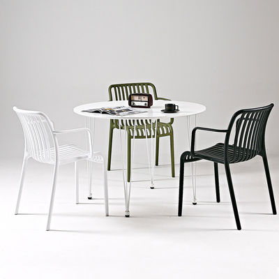 Innen- und Außenbereich Stackbare Plastik-Metalldrahtstühle für das Essen in Hotels, Gärten und Restaurants