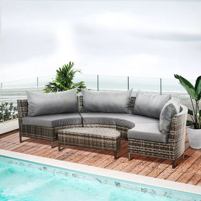 Stahlrohrrahmen 5 Stück Outdoor-Patio-Möbel mit PE-Rattan-Stühlen und Ottomans