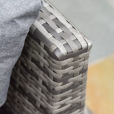 Stahlrohrrahmen 5 Stück Outdoor-Patio-Möbel mit PE-Rattan-Stühlen und Ottomans