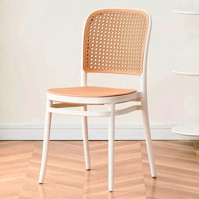 Nordic Stackable PP Plastik Rattan Dinner Chair für das Restaurant im Garten