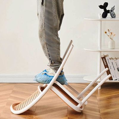 Nordic Stackable PP Plastik Rattan Dinner Chair für das Restaurant im Garten