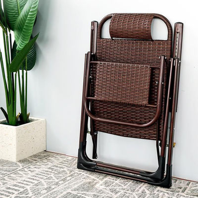 Außenstrand Balkon Garten tragbare Rattan Klappsohle Sonnenstuhl mit Fußpedal