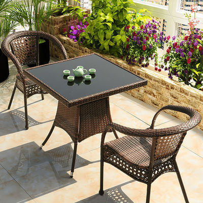 Außengarten Balkon Stackbare Sessel und Wicker Esstisch Set für Freizeit