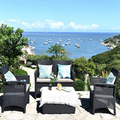 Verwandeln Sie Ihre Terrasse in ein nordisches Paradies mit Plastik-Tisch- und Stuhl-Set