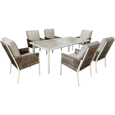 Moderne Outdoor-Tische und Stühle für Restaurantessen