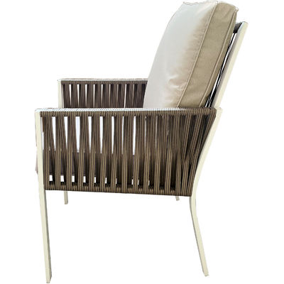 Moderne Outdoor-Tische und Stühle für Restaurantessen