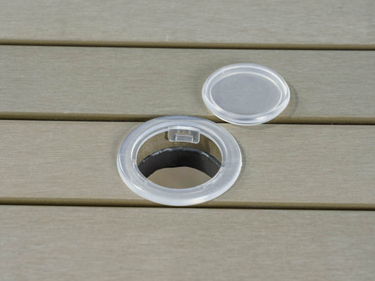 27.5" L x 25.5" W 26" H Aluminium Esszet mit Poly Lumber Tischplatte und Regenschirm Loch
