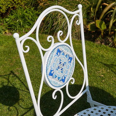 Modernes Design Keramikfliesen und Pulver beschichtet Eisen Bistro Set für den Garten im Freien Patio
