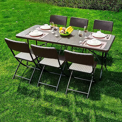 Klappbarer Banketttisch im Freien Tragbare Campingmöbel mit imitativem Rattan-Design