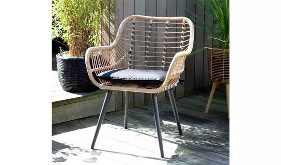 Verwandeln Sie Ihren Garten mit AJUNION 4 Stück All Weather Wicker Outdoor Möbel Set