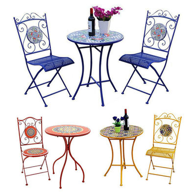 Europäisches Outdoor-Bistro-Set für Balkon Kleines Drei-Stücke-Tisch und Stuhl Garten