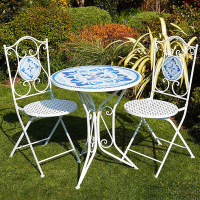 Europäisches Outdoor-Bistro-Set für Balkon Kleines Drei-Stücke-Tisch und Stuhl Garten