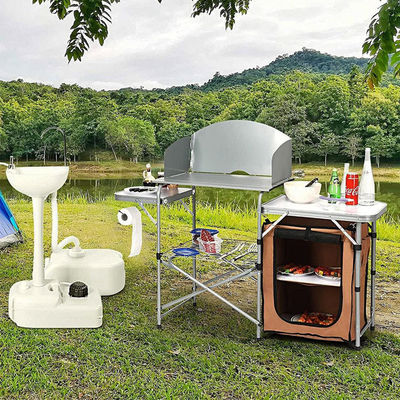 Klappbarer tragbare Tisch für den Garten im Außenbereich Hinterhof Terrasse Villa Party Veranstaltung Bankett