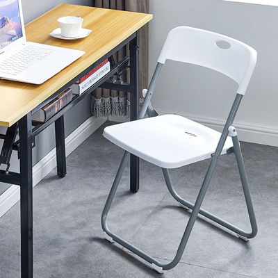 Bürogebäude Stapelbare klappbare Plastik-Esstuhl 40*40*78cm für Bankettveranstaltungen