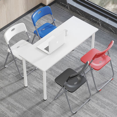 Bürogebäude Stapelbare klappbare Plastik-Esstuhl 40*40*78cm für Bankettveranstaltungen