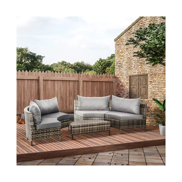 Stahlrohrrahmen 5 Stück Outdoor-Patio-Möbel mit PE-Rattan-Stühlen und Ottomans