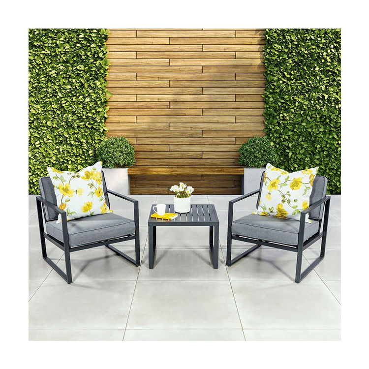 Terrassenmöbel für den Garten im Freien