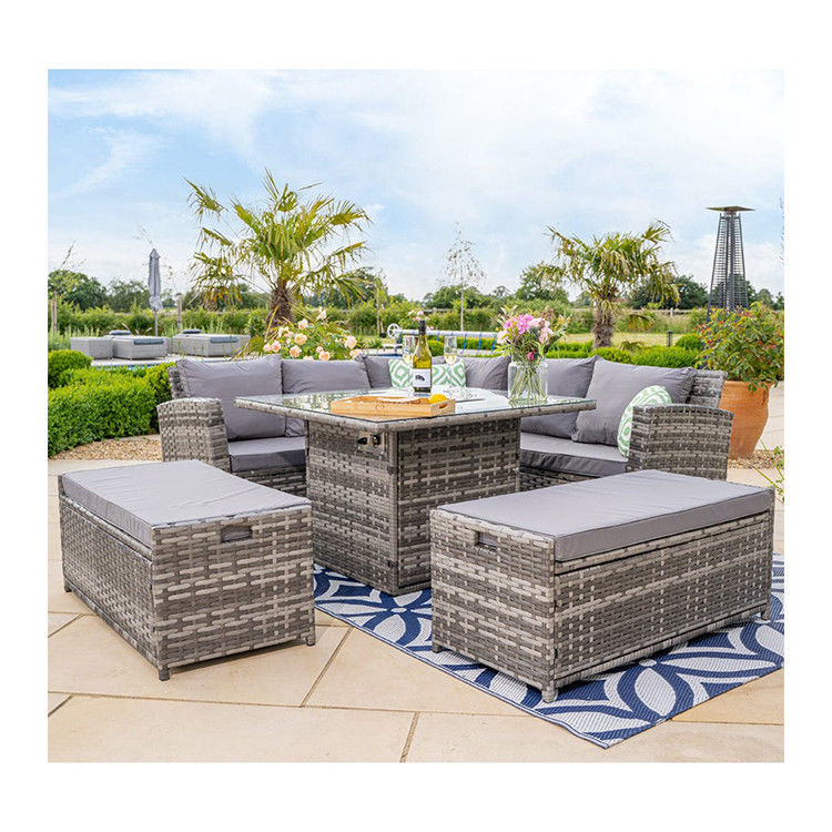 Elegant machen Sie Ihren Garten mit dem AJUNION Wicker Woven Sofa Set und dem Fire Pit Table